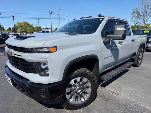 Used 2024 Chevrolet Silverado 2500 Custom w/ Custom Value Package AWD/4WD image 1