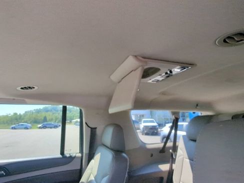 Used 2018 Chevrolet Suburban Premier AWD/4WD image 41