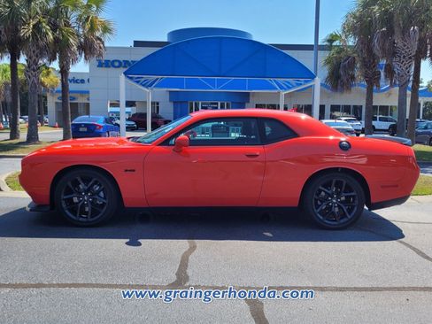 Used 2023 Dodge Challenger R/T w/ Plus Package image 2