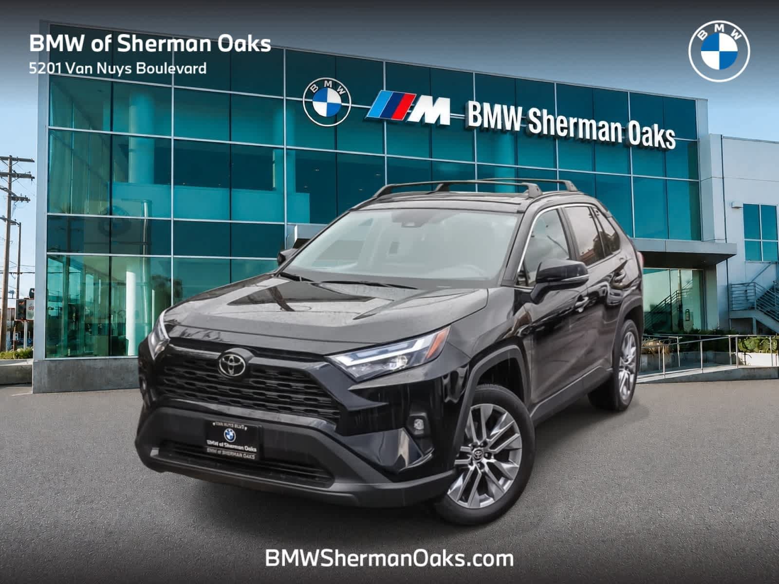 Used 2022 Toyota RAV4 XLE Premium AWD/4WD image 2