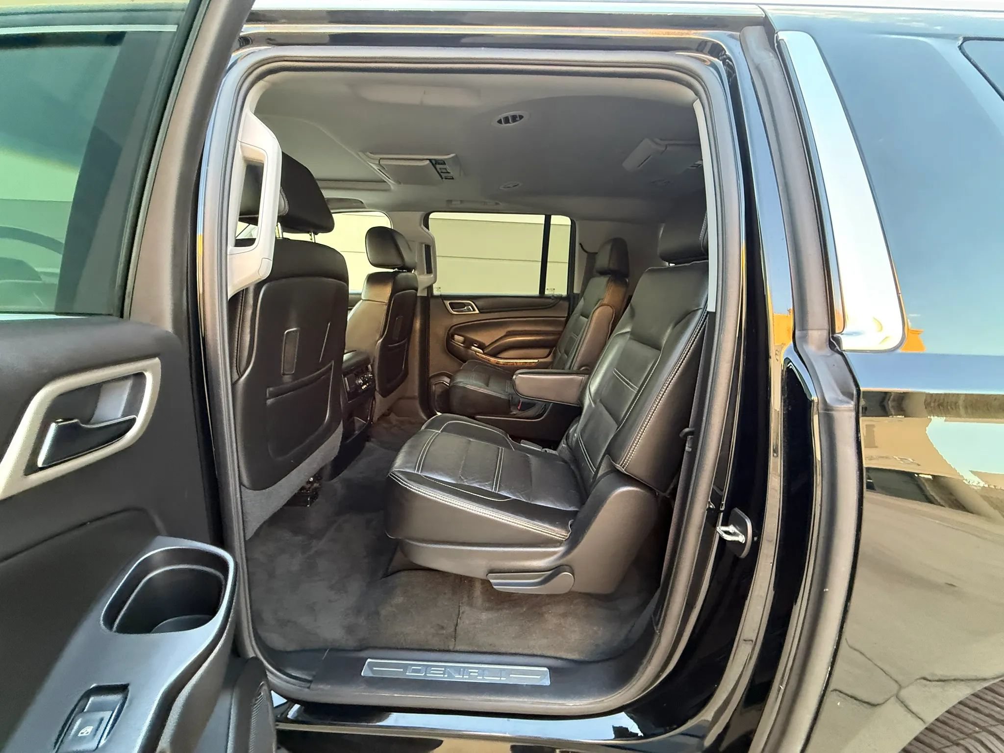 Used 2015 GMC Yukon XL Denali w/ Touring Package AWD/4WD image 19