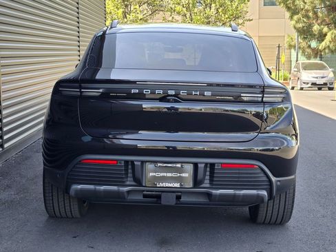 New 2026 Porsche Macan 4 Electric image 6