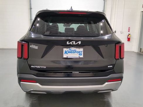 Used 2024 Kia Sorento S AWD/4WD image 8