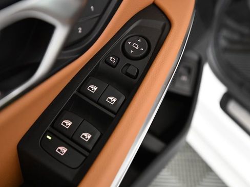 Certified 2025 BMW 330i Sedan w/ Convenience Package image 23