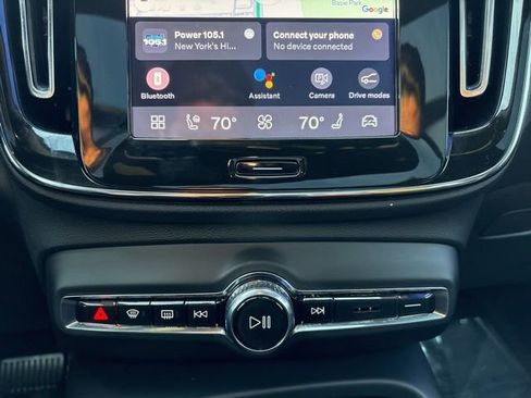 Used 2025 Volvo XC40 B5 Plus image 26