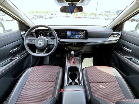 Certified 2025 Nissan Kicks SR AWD/4WD image 15
