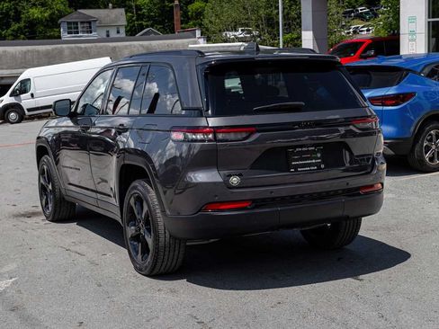 Used 2024 Jeep Grand Cherokee Altitude AWD/4WD image 6