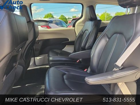 Used 2023 Chrysler Pacifica Touring-L FWD image 27