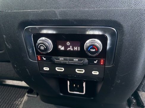 Used 2023 GMC Yukon XL Denali Ultimate image 18