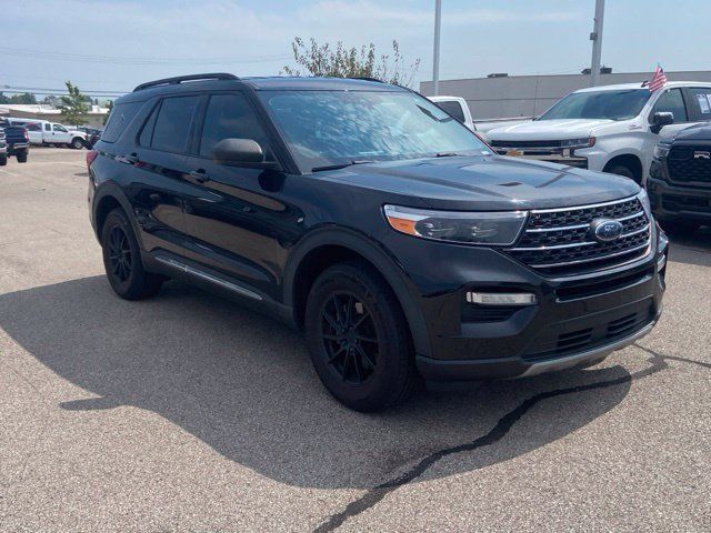 Used 2022 Ford Explorer XLT w/ Equipment Group 202A AWD/4WD image 3
