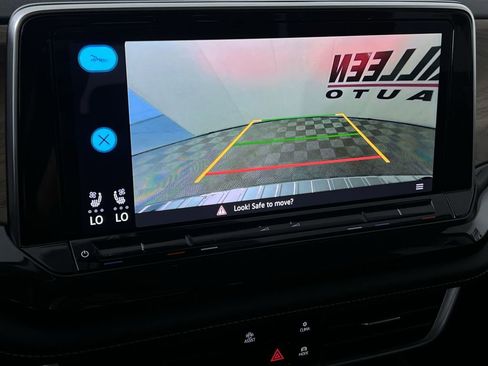 Used 2025 Volkswagen Atlas SE image 19