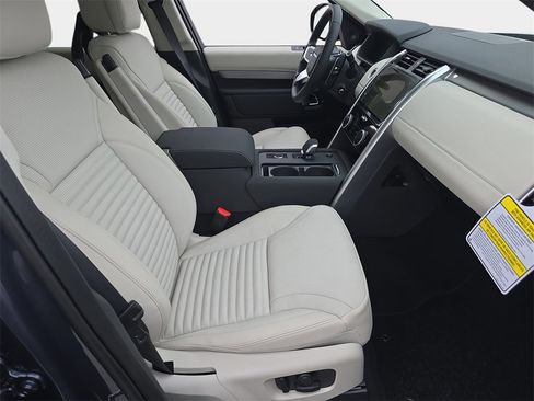 New 2026 Land Rover Discovery Limited Edition image 10