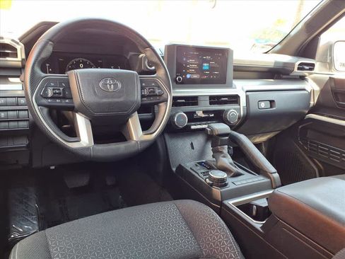 Used 2025 Toyota 4Runner SR5 AWD/4WD image 9