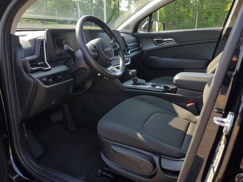 Used 2025 Kia Sportage LX FWD image 16