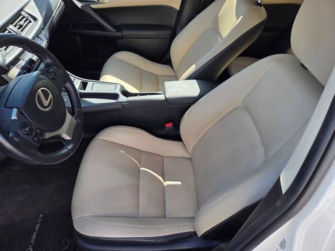 Used 2016 Lexus CT 200h w/ Seat Comfort Package FWD image 8
