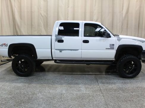 Used 2006 Chevrolet Silverado 2500 W/T w/ Heavy-Duty Power Package image 3