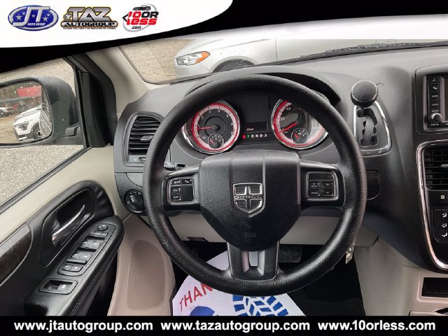 Used 2018 Dodge Grand Caravan SE w/ UConnect Hands-Free Group FWD image 17