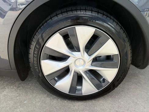 Used 2023 Tesla Model Y Long Range AWD/4WD image 13