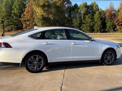 Used 2023 Honda Accord EX image 7