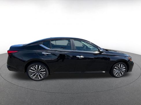 Used 2025 Nissan Altima 2.5 SV FWD image 10