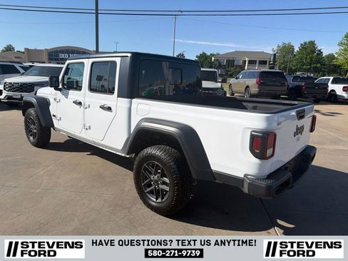 Used 2025 Jeep Gladiator Sport AWD/4WD image 8