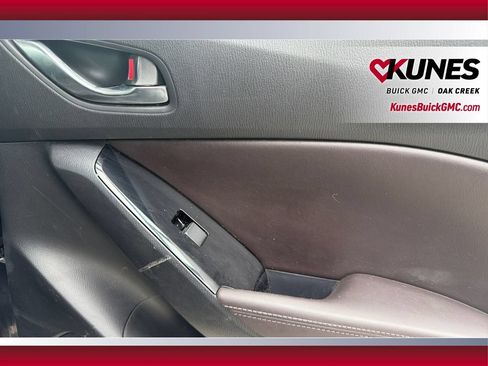 Used 2018 MAZDA MAZDA3 Touring FWD image 34