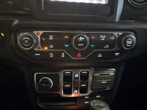 Used 2023 Jeep Wrangler Unlimited Sport AWD/4WD image 12