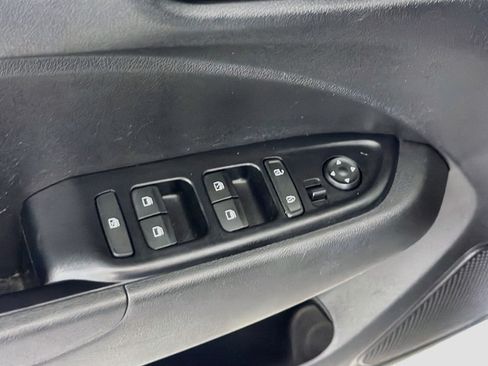 Used 2020 Hyundai Venue SEL FWD image 15