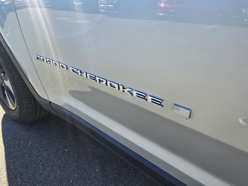 Used 2023 Jeep Grand Cherokee 4WD 4xe image 10