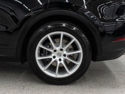 Used 2024 Porsche Cayenne AWD/4WD image 38