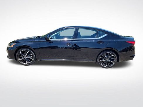 Used 2024 Nissan Altima 2.5 SR w/ SR Premium Package FWD image 3