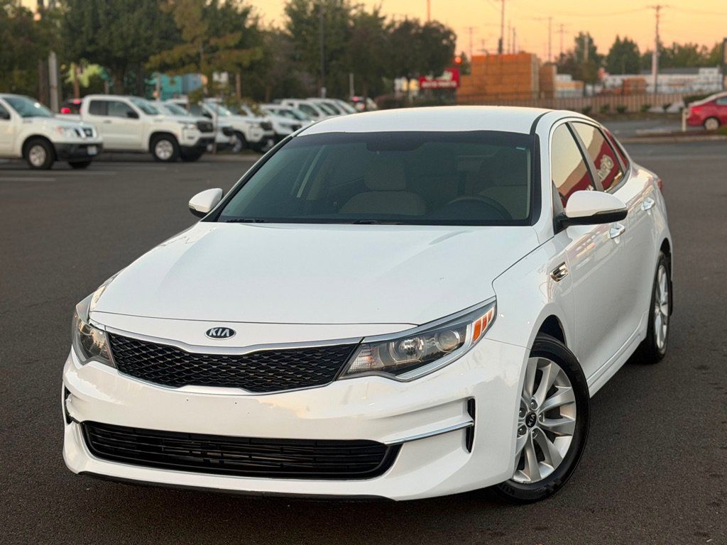 Used 2018 Kia Optima LX w/ 17" Alloy Wheels Package FWD image 1