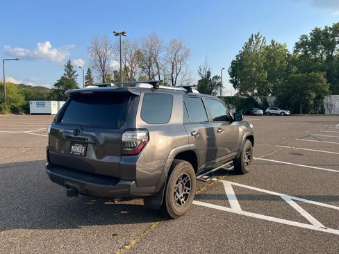 Used 2016 Toyota 4Runner SR5 AWD/4WD image 4