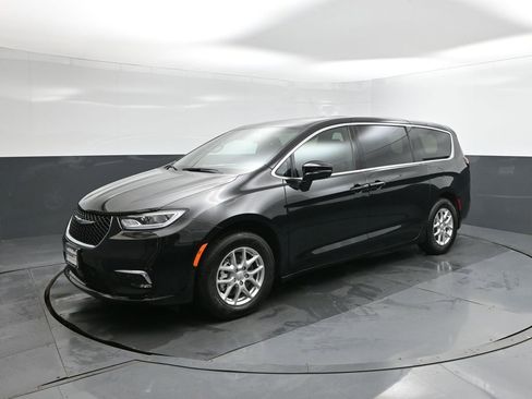 New 2026 Chrysler Pacifica Select image 34