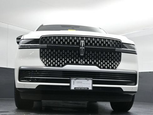 Certified 2025 Lincoln Navigator Reserve AWD/4WD image 40