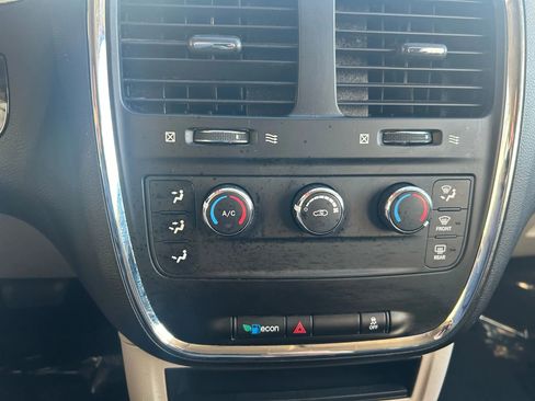 Used 2016 Dodge Grand Caravan American Value Package image 9