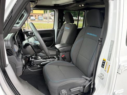 Used 2024 Jeep Wrangler Unlimited Rubicon 4xe AWD/4WD image 19