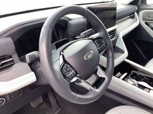 Used 2025 Ford Explorer Platinum w/ LUX Leather Package AWD/4WD image 30