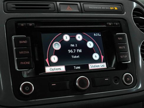 Used 2013 Volkswagen Tiguan SEL image 25