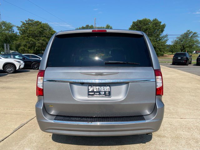 Used 2016 Chrysler Town & Country Touring FWD image 4