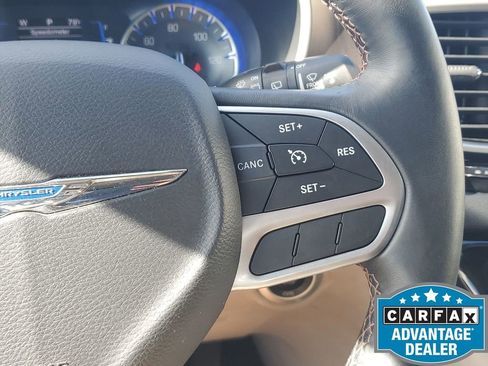 Used 2017 Chrysler Pacifica Touring-L w/ Tire & Wheel Group image 36