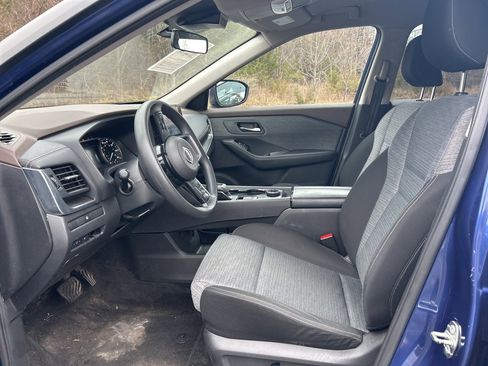 Used 2023 Nissan Rogue SV image 8