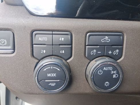Used 2023 Chevrolet Silverado 1500 LT w/ Z71 Off-Road Package AWD/4WD image 18