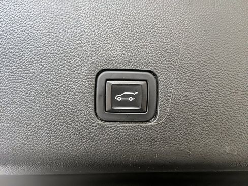 Used 2023 Chevrolet Traverse LT w/ LPO, Floor Liner Package image 10