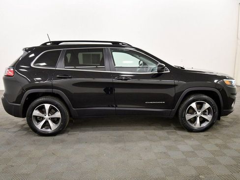 Used 2022 Jeep Cherokee Limited w/ Mopar Interior Package image 8