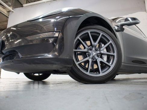 Used 2018 Tesla Model 3 Long Range image 3