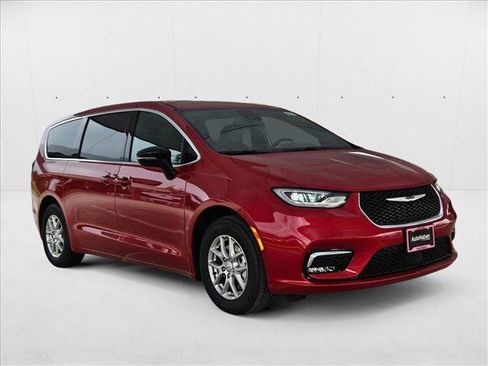 New 2025 Chrysler Pacifica Select image 7