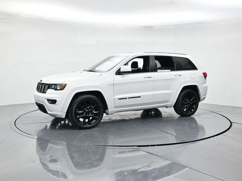 Used 2020 Jeep Grand Cherokee Altitude image 5