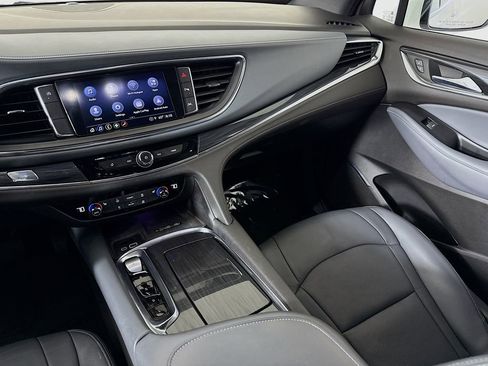 Used 2023 Buick Enclave Essence FWD image 21
