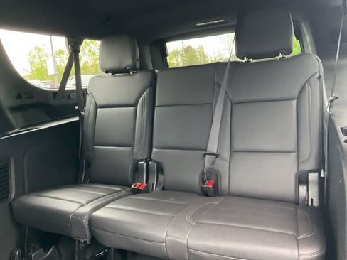 Used 2022 Chevrolet Suburban LT w/ Luxury Package AWD/4WD image 9